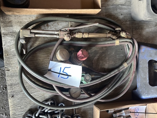 Cutting torch head with hose