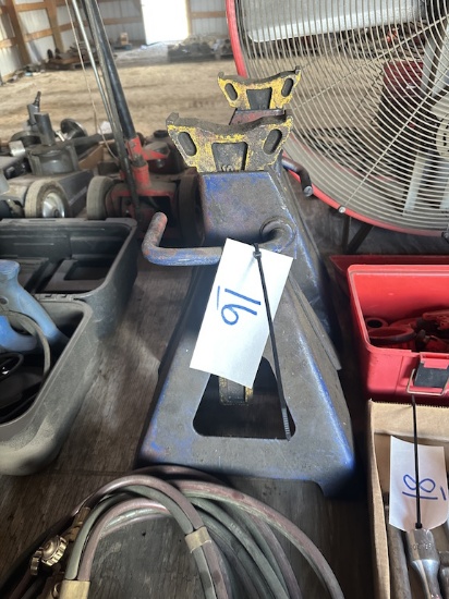 Heavy duty jack stands
