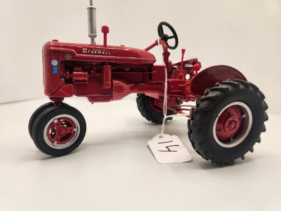 Ertl Farmall B Cultivision Tractor