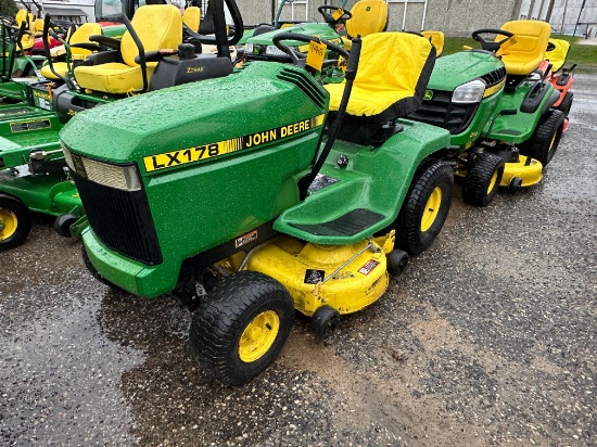 John Deere LX178 Lawn Mower