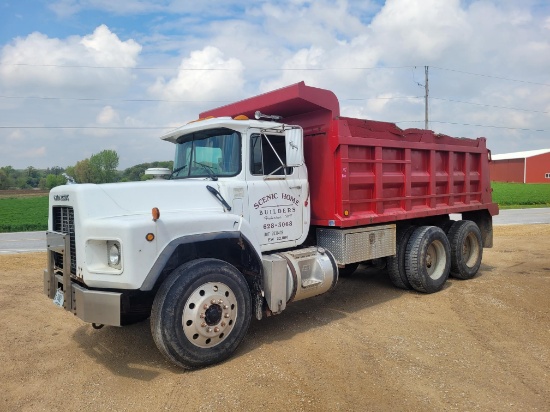 1996 Mack Dump Truck RB688S