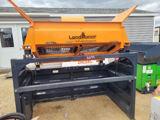 LandHero Skid Mounted Aggregate Screener