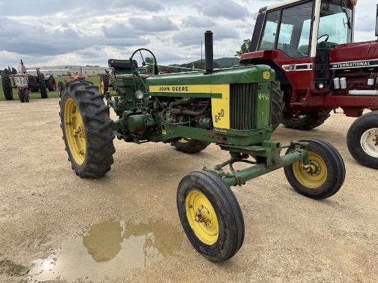 John Deere 520 Tractor