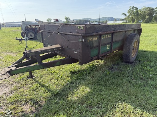John Deere Model 33 Spreader