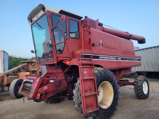 International 1460 Combine