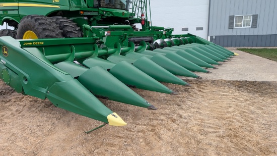 John Deere C12F Folding Corn Head