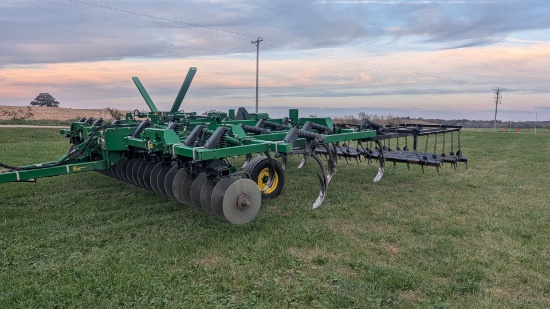 John Deere 714 17-Shank Mulch Tiller