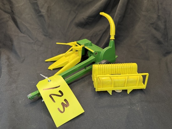Ertl John Deere Chopper w/ Heads