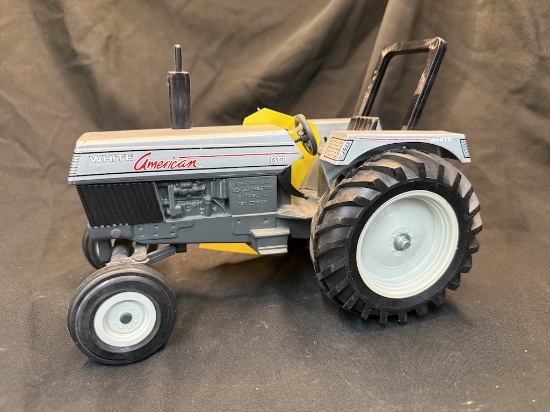Ertl White American 60 (Gray)
