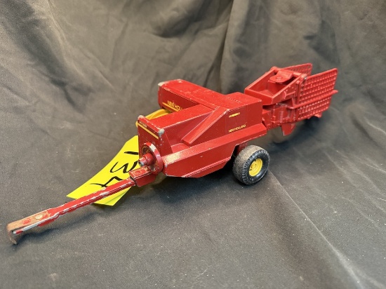 Ertl New Holland Square Baler