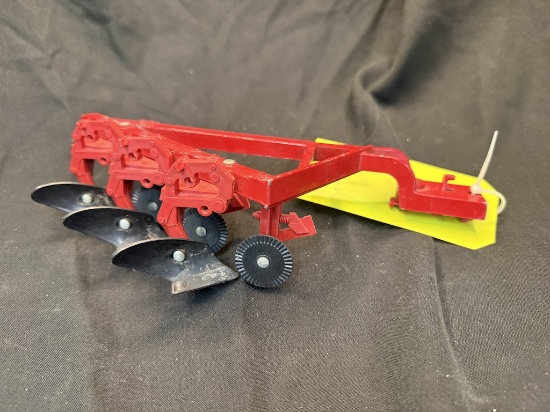 Ertl IH Plow