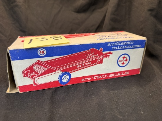 Tru-Scale Spreader