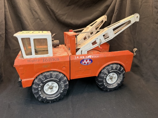 Tonka Mighty AA Tow Truck