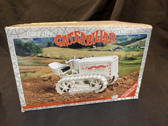 Ertl 1926 2-ton Caterpillar