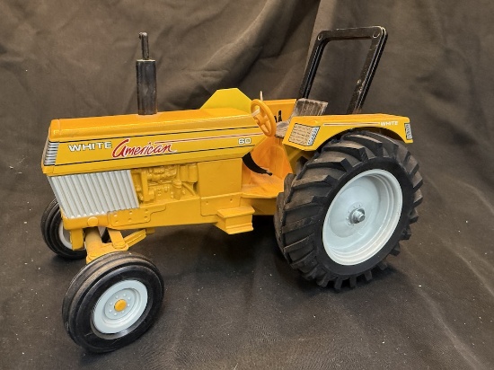 Ertl White American 60 (Yellow)