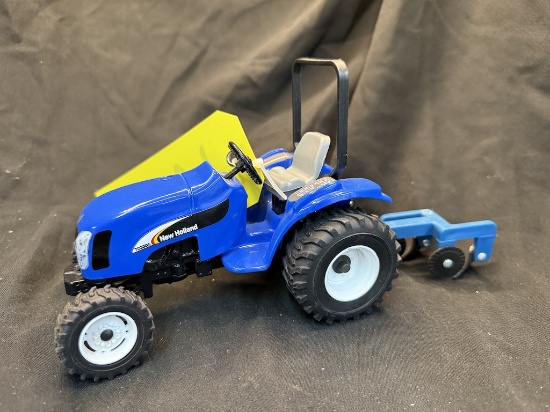 Ertl New Holland TC33DA Tractor and Plow