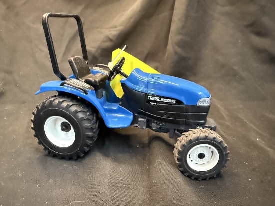 Ertl New Holland TC33D Tractor