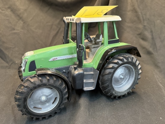 Metal Vario Fendt 716 Tractor