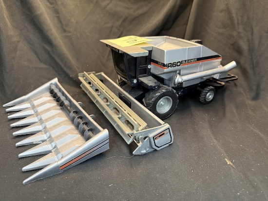 Gleaner R60 Combine w/ heads