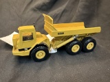 Ertl CAT D350D Articulated Haul Truck