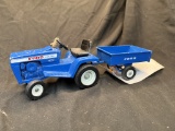 Ertl Ford LGT-145 Lawn Tractor w/ Trailer