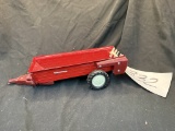 Ertl International Spreader