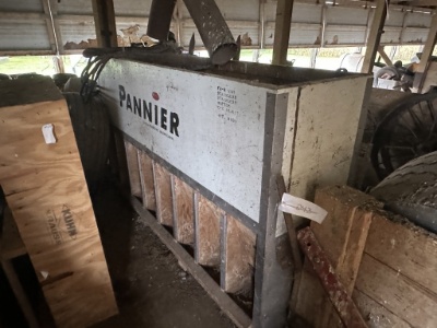 Pannier Hog Feeder