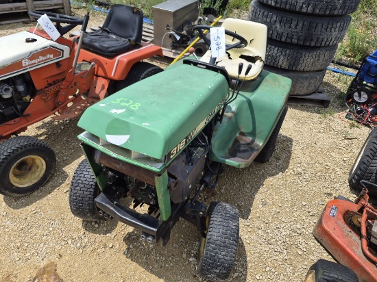 John Deere 318 Lawn Tractor