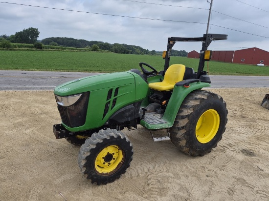 John Deere 3032E