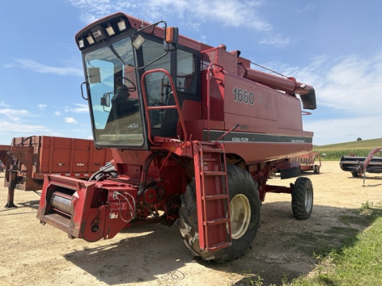 Case International 1660 Combine