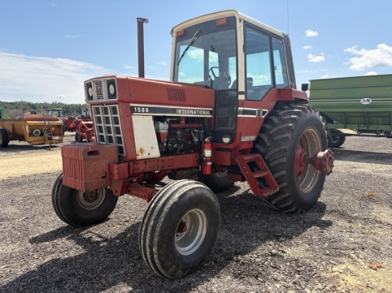 International 1586 Tractor