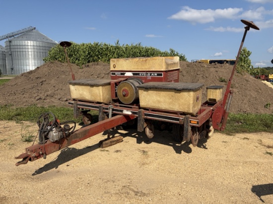 International 800 Cyclo Air Planter