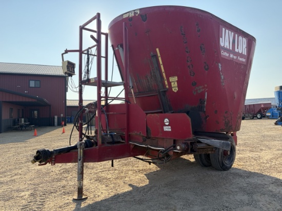 Jay-Lor 2700 TMR Mixer