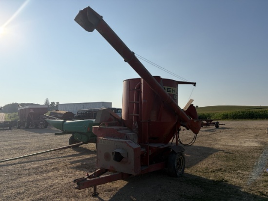 Gehl 100 Grider Mixer
