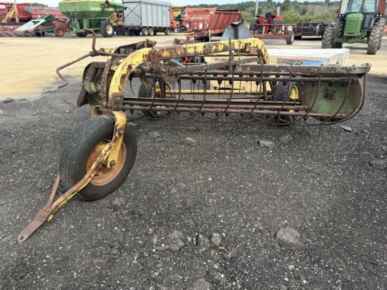 John Deere 640 Rake