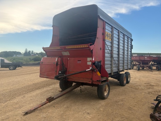 H&S 7+4 Forage Box