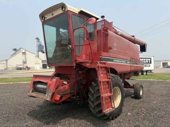 International 1460 Combine