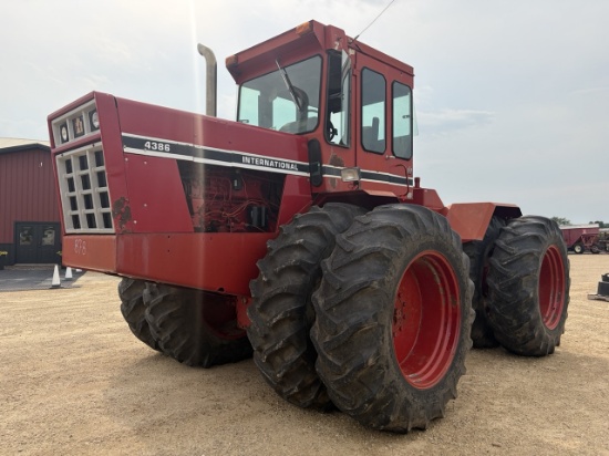 International 4386 Tractor