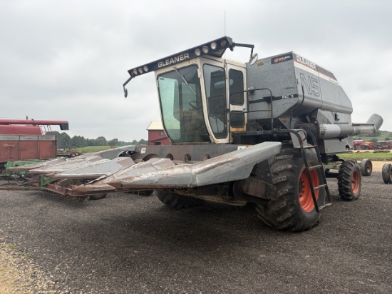 Gleaner N5 Combine and Head