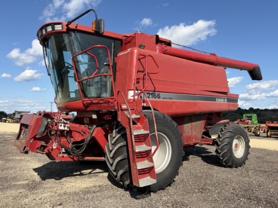 Case IH 2166 Combine