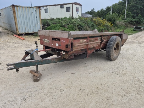 New Idea 213 Dry Manure Spreader