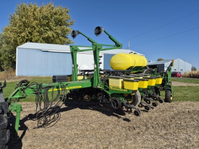 John Deere 1770 NT 12-Row Vacuum Planter