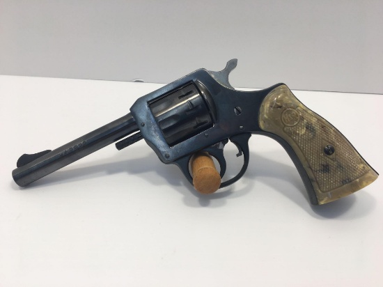 Gun/Firearm H&R dual action revolver model 922 revolver (.22 caliber; serial # P33238)