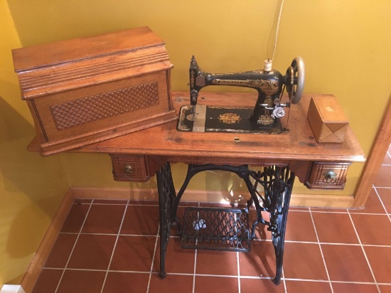 Antique SINGER treadle sewing machine w/ table and accessories (SPRING MILLS)
