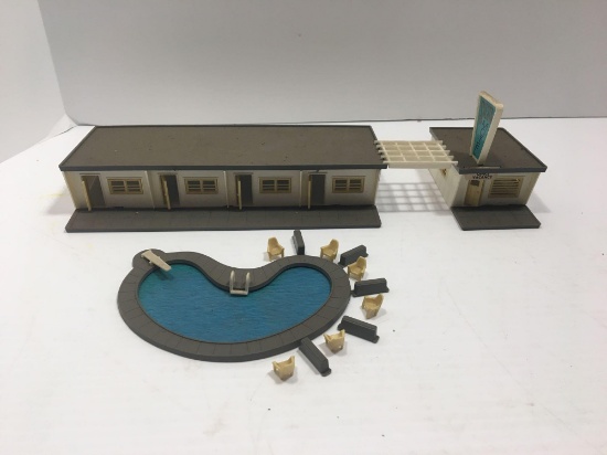 HO scale train accessories (SIESTA MOTEL with pool)