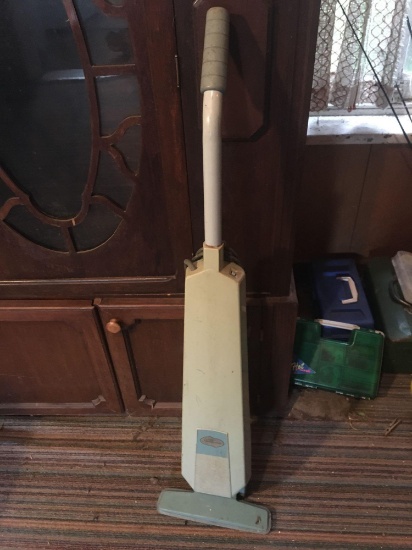 Vintage SUNBEAM vacuum cleaner (model 38-1)