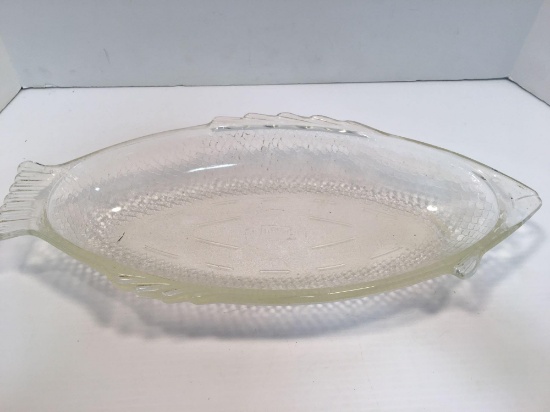 Glasbake USA Fish Shaped Clear Glass Bakeware Casserole 8 1/2" x 18"