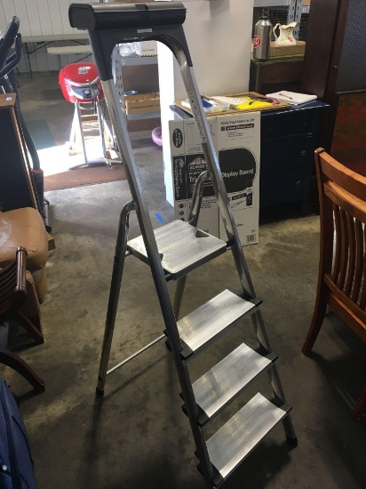 FRONTGATE step ladder
