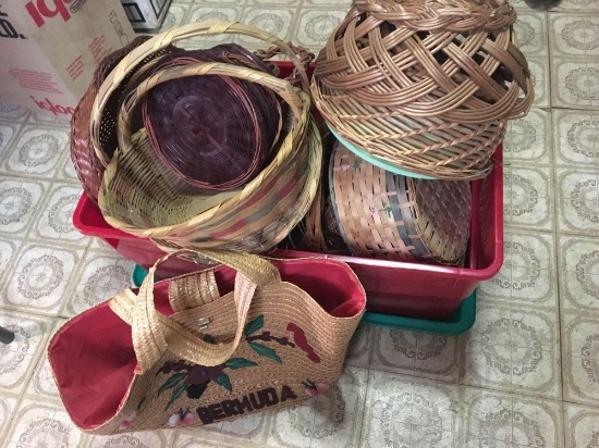 Wicker baskets/tote and lid