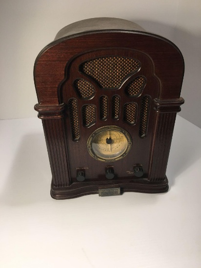 Reproduction RADIO SHACK radio (model 12-697A)